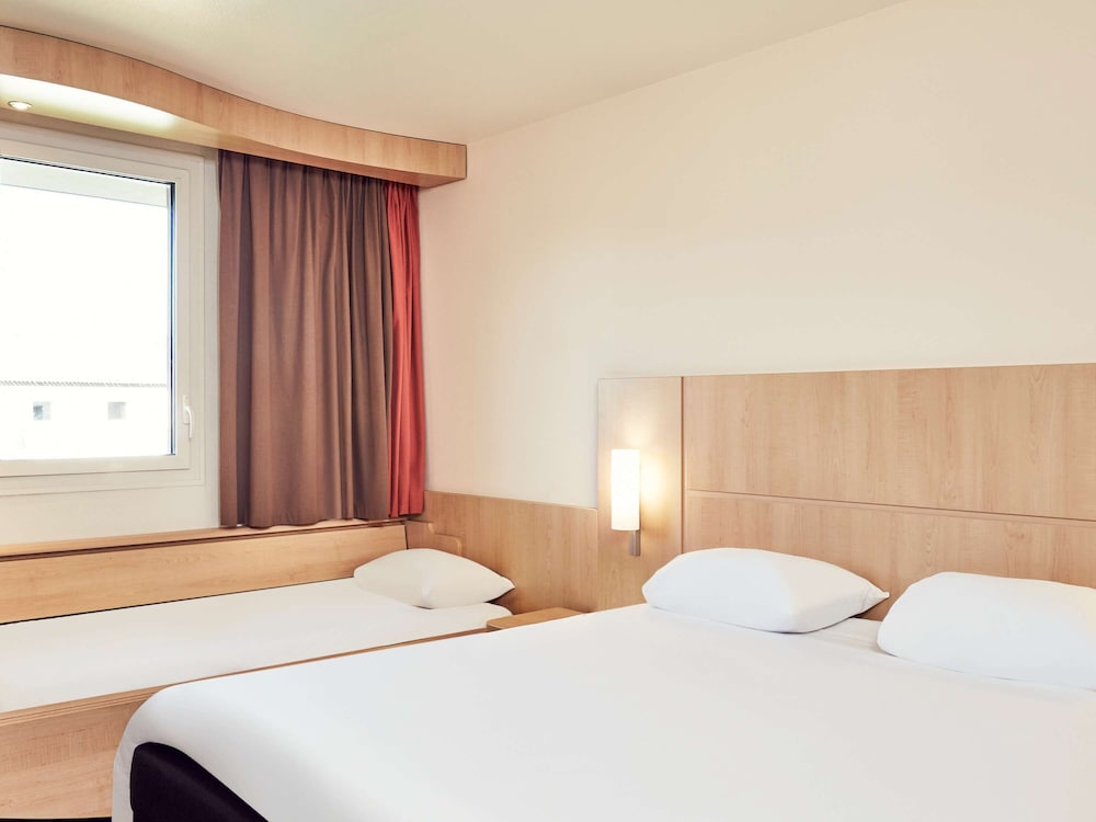 Room, 2 Twin Beds - Photo 7