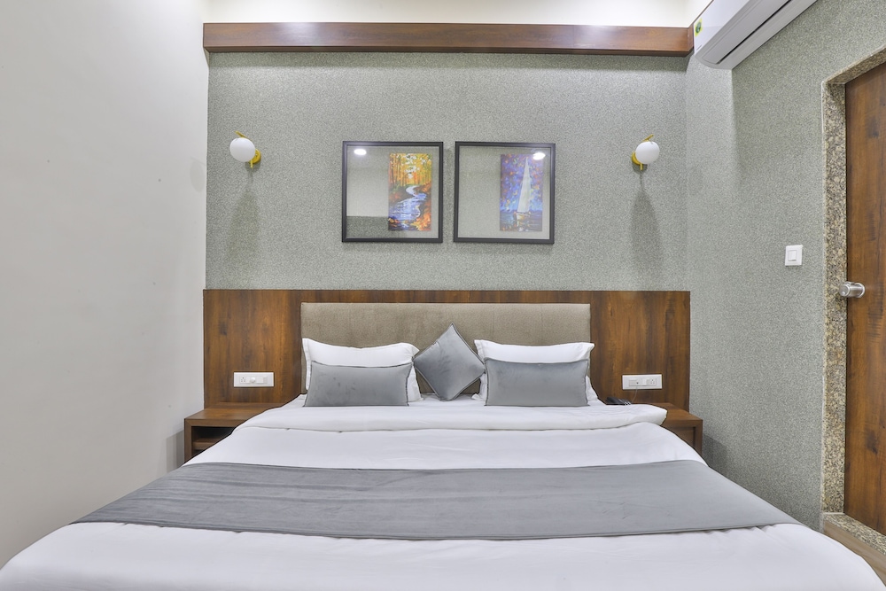 Deluxe Room - Photo 6