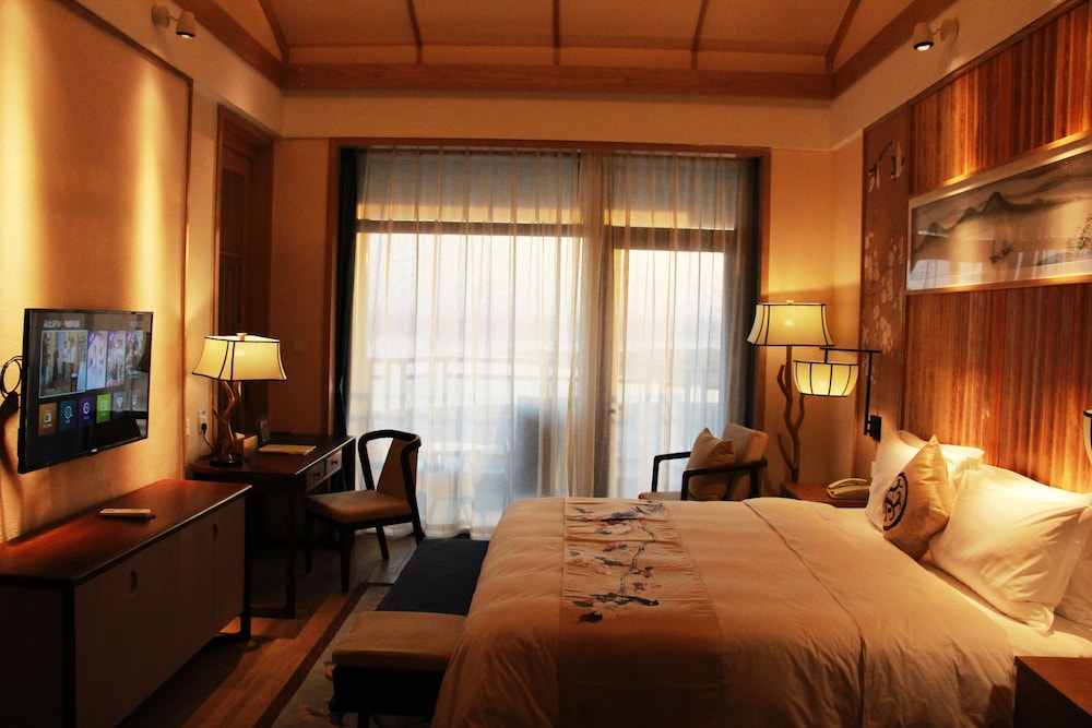 Deluxe Suite photo 2