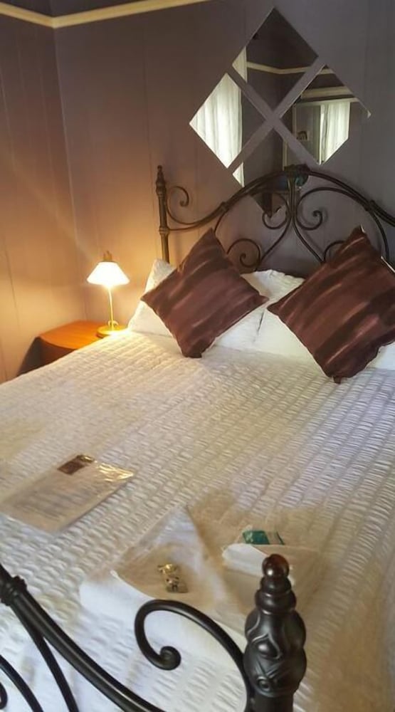 Deluxe Double Room, 1 Queen Bed photo 3