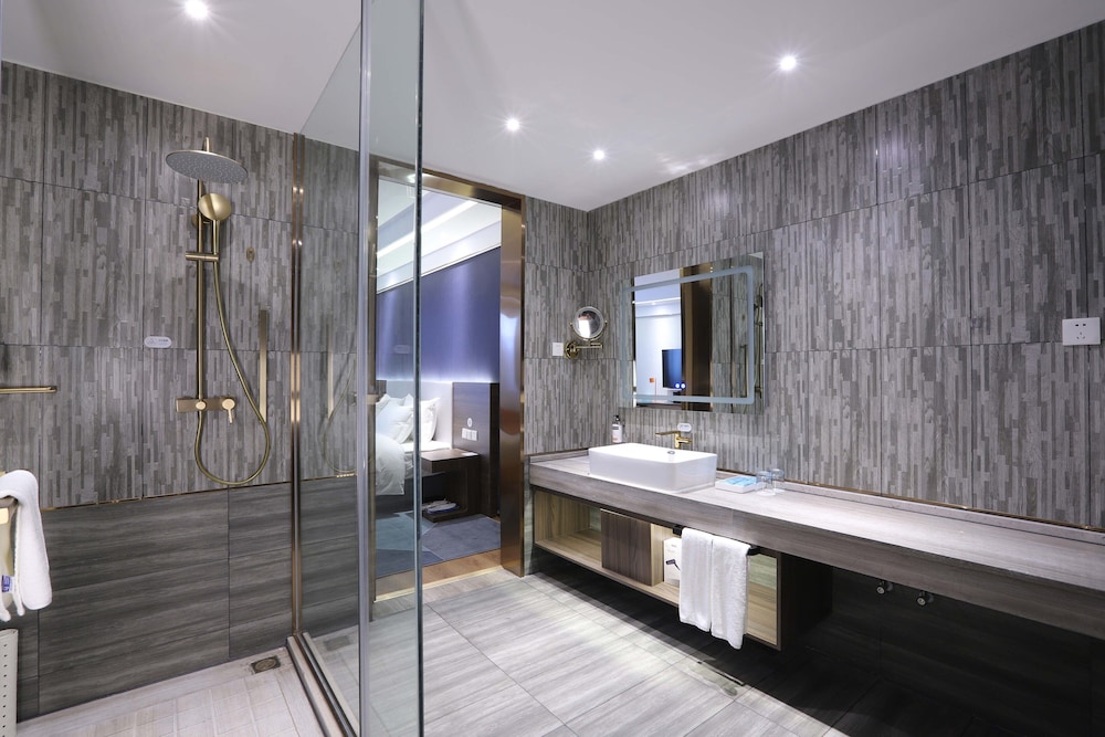 Suite, Multiple Beds - Photo 9