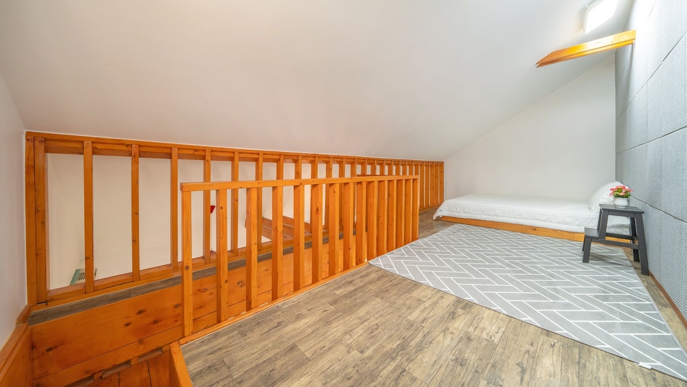 Basic Room, 1 Bedroom (Room 207) - Photo 2