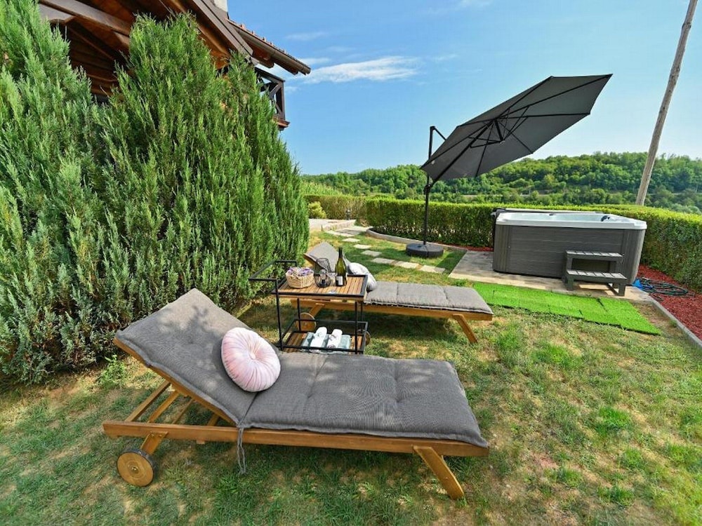 House (Three Bedroom Holiday Home with Hot T) photo 2