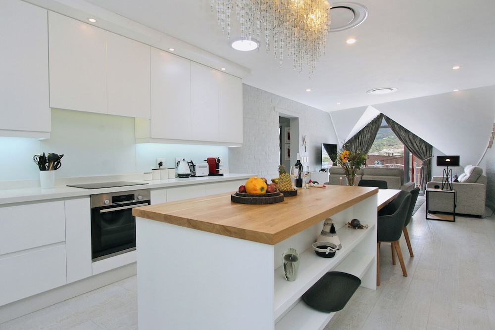 Classic Apartment, 2 Bedrooms, Balcony, Beach View