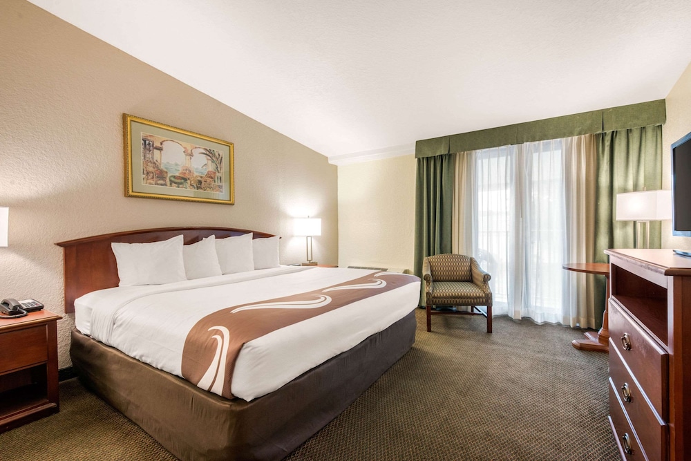 Standard Room, 1 King Bed, Non Smoking - Photo 1