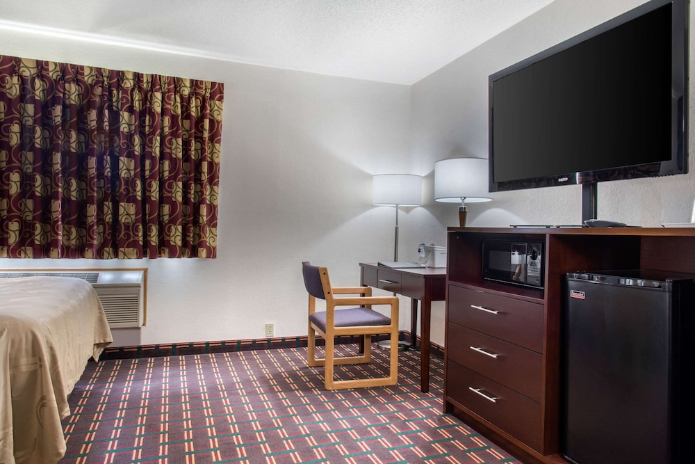 Standard Room, 2 Queen Beds, Non Smoking photo 2