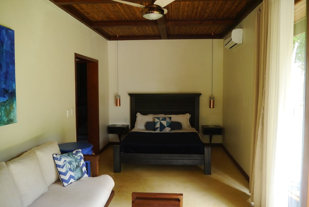 Studio Suite, 1 Queen Bed With Sofa Bed photo 1