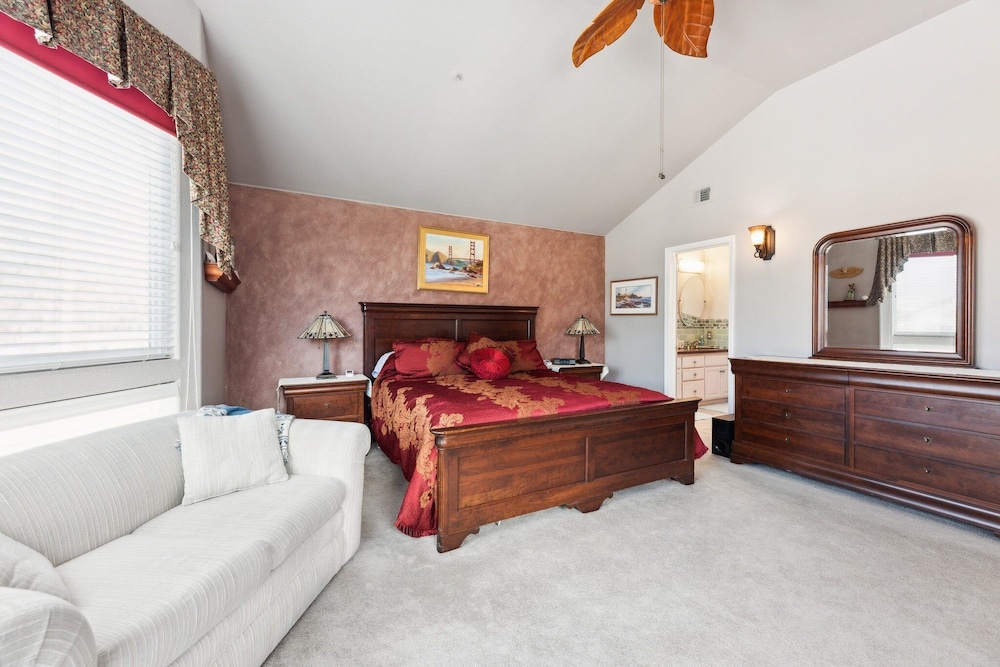 House, 5 Bedrooms photo 2