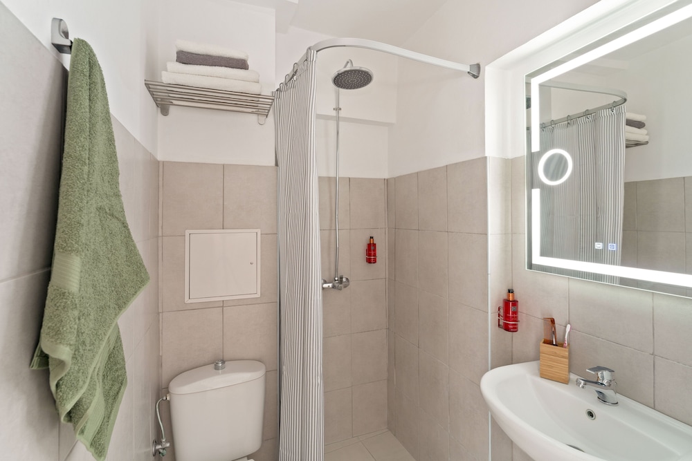 Double Room - Photo 7