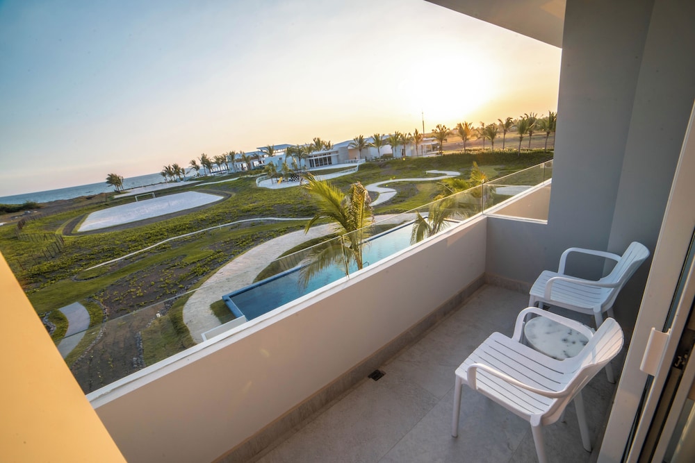 Superior Double Room, 2 Double Beds, Partial Sea View photo 3