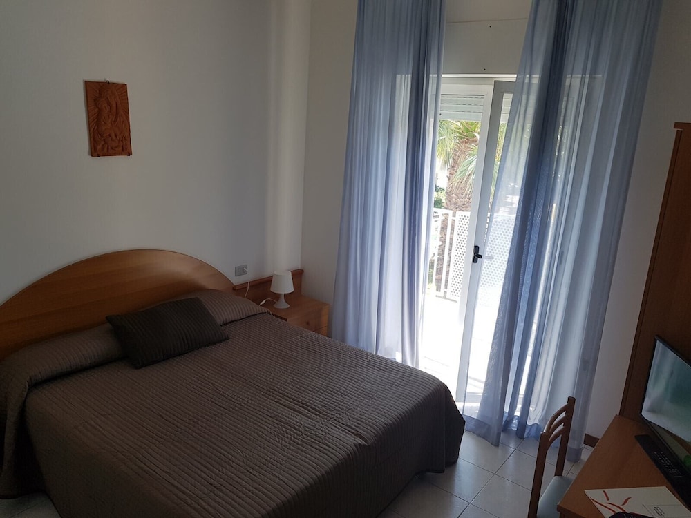 Double or Twin Room - Photo 1