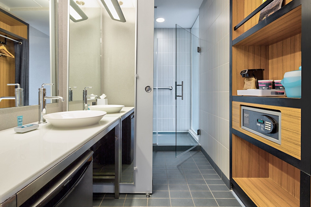 Suite, Multiple Beds - Photo 3