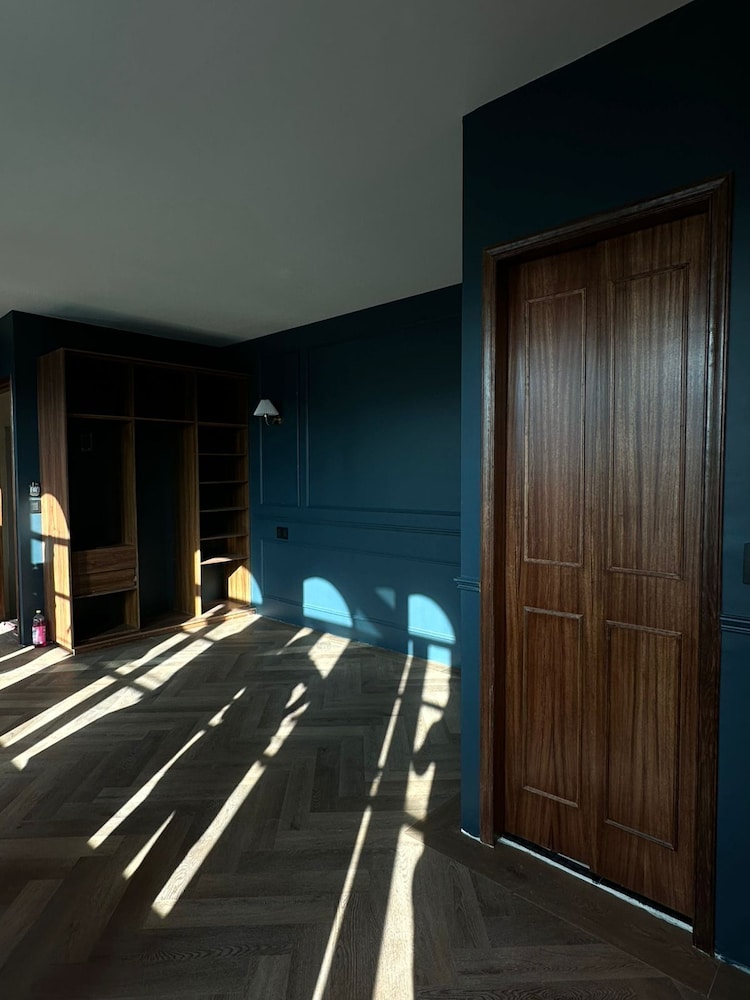 Deluxe Suite, City View