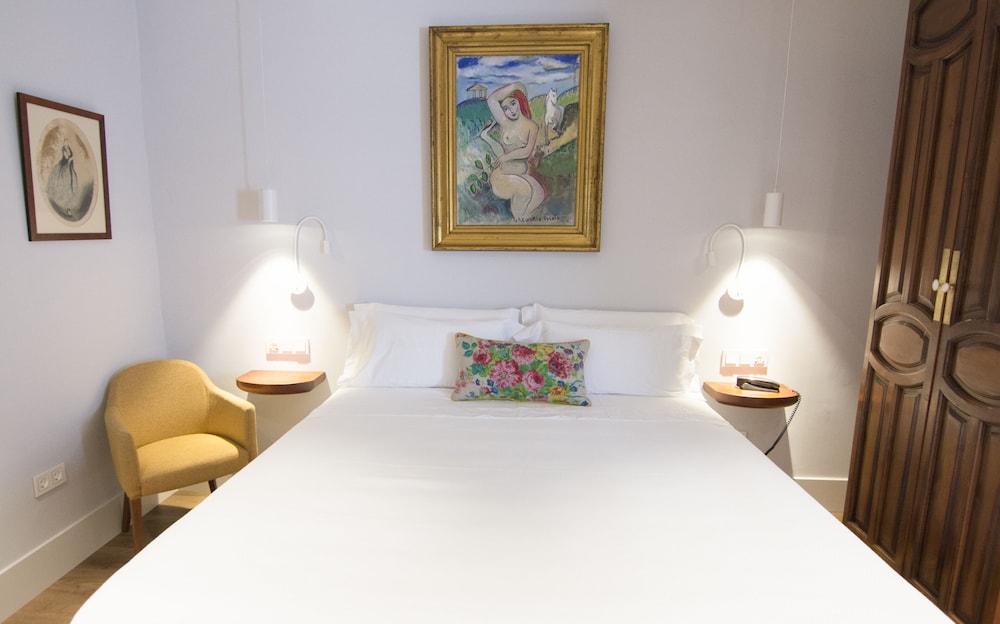 Double or Twin Room - Photo 5