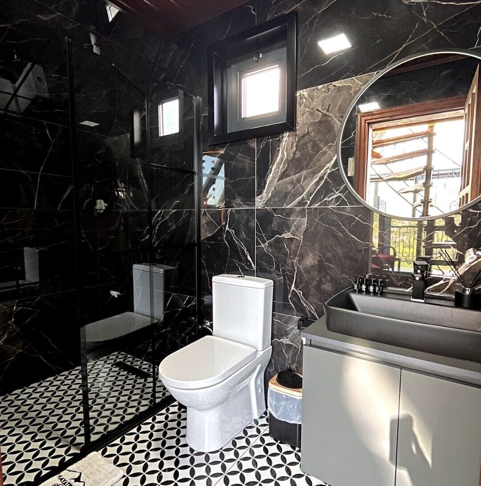Exclusive Bungalow photo 3