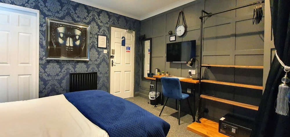 Superior Double Room, Ensuite - Photo 17