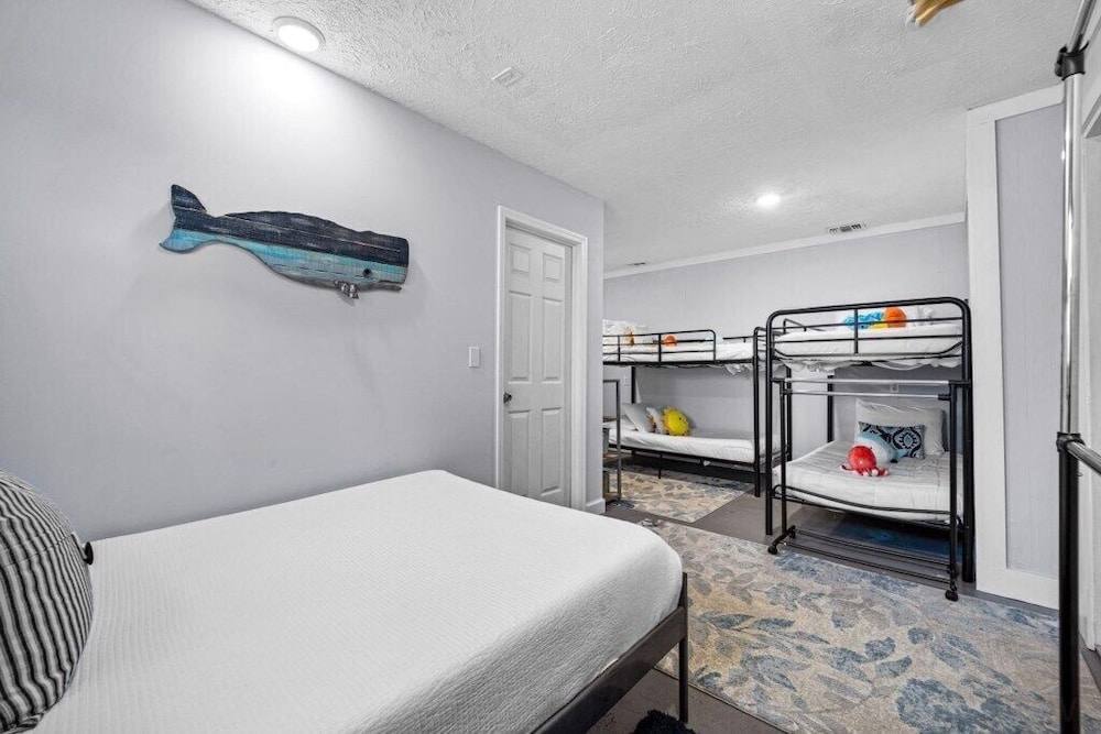 House, Multiple Beds, Pool Access, Pool View (Canal Front Beach Home, Private Pool) photo 3