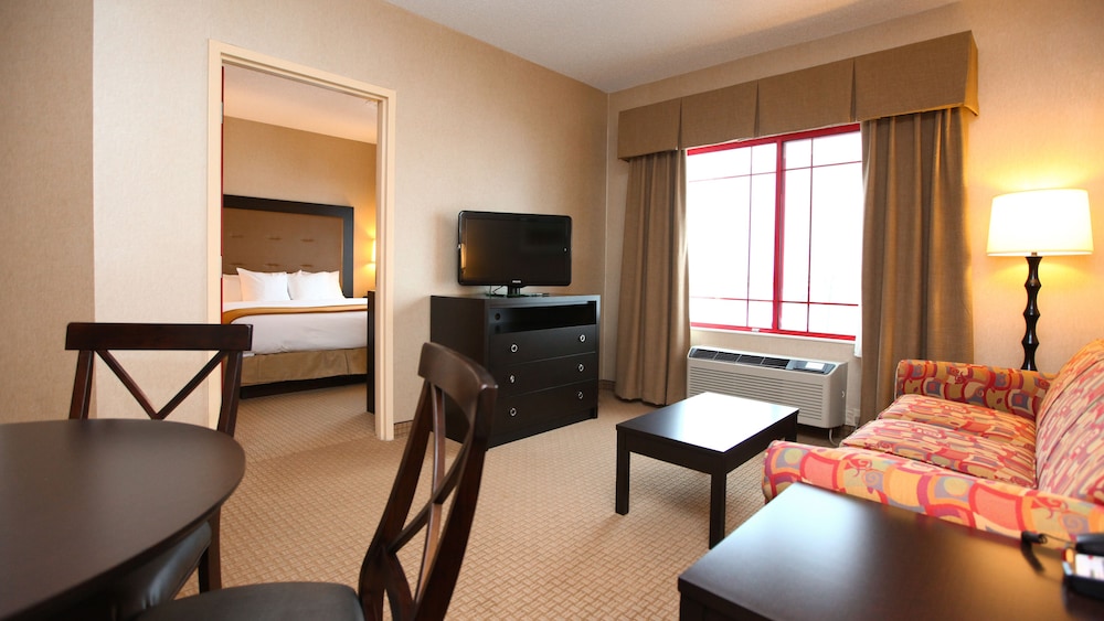 Suite, 1 Bedroom (Living Dining) - Photo 3