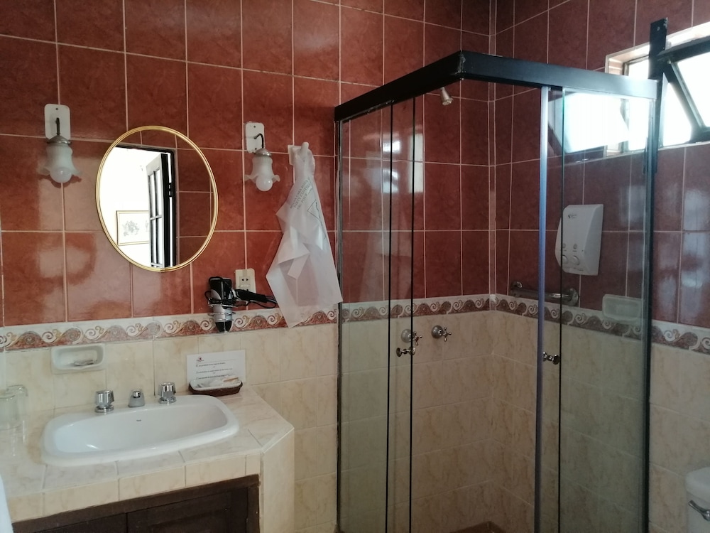 Deluxe Triple Room, 1 Bedroom, Private Bathroom photo 2