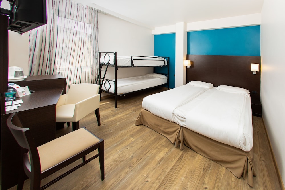 Standard Quadruple Room - Photo 1