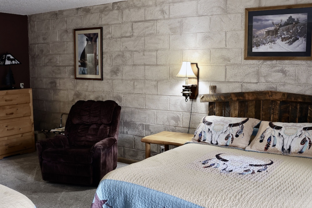 Basic Studio Suite, 2 Queen Beds