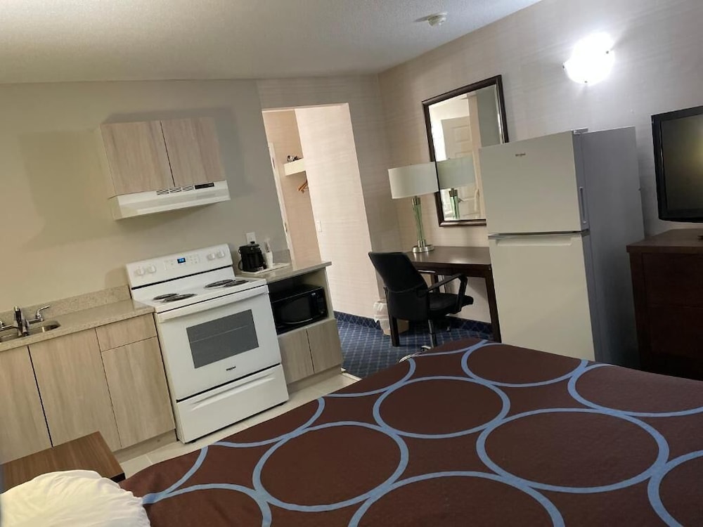 Suite, 1 Queen Bed, Kitchen - Photo 3