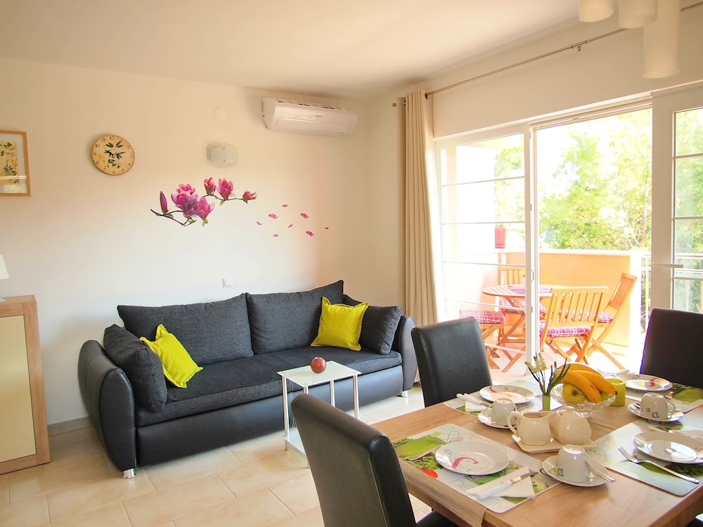 Apartment (One Bedroom Apartment with Terrace)
