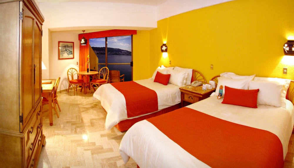 Standard Double Room, 2 Double Beds, Partial Ocean View - Photo 2
