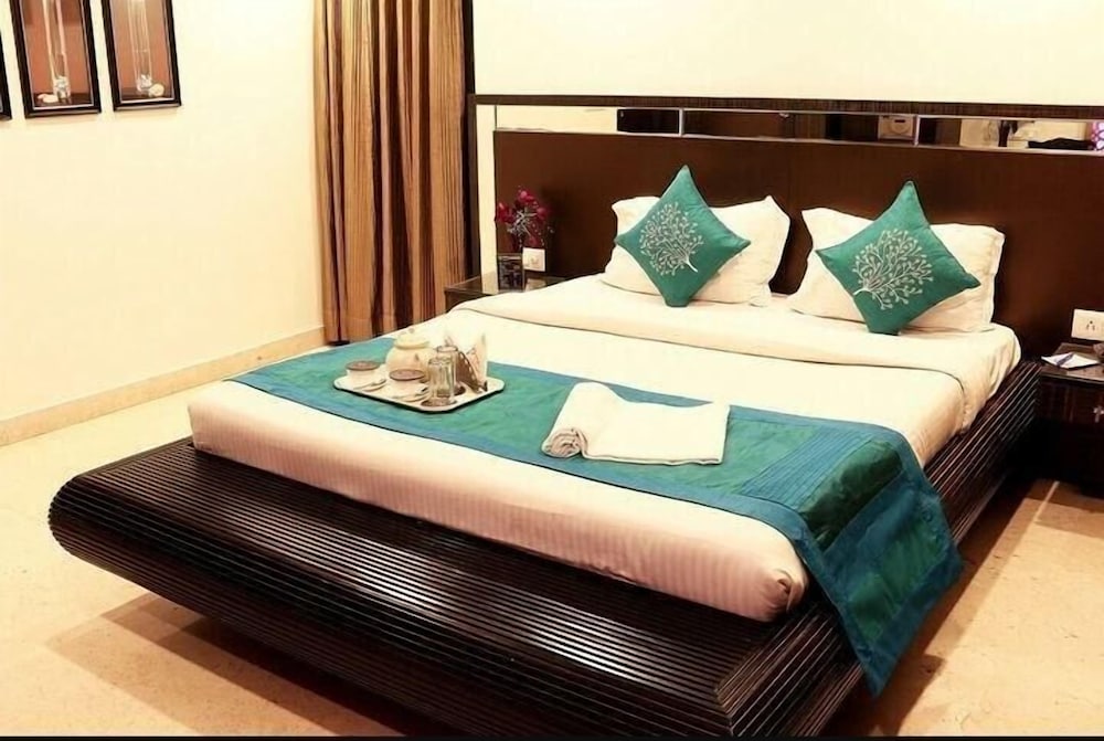 Basic Suite, City View