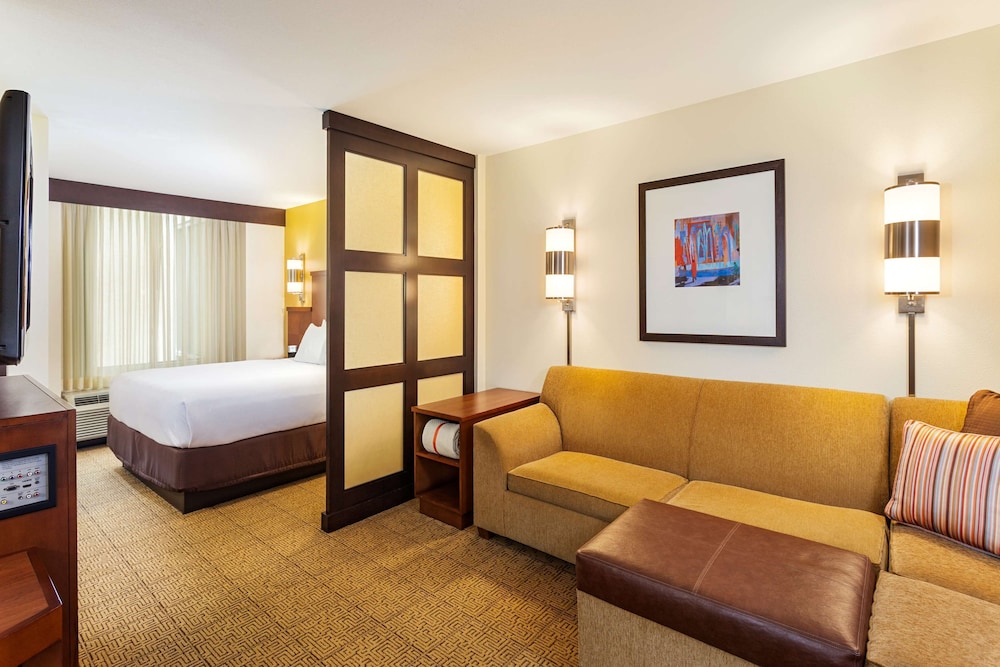 Room, 1 King Bed with Sofa bed (High Floor) - Photo 2
