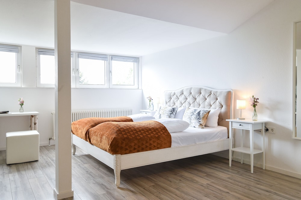 Standard Suite - Photo 2