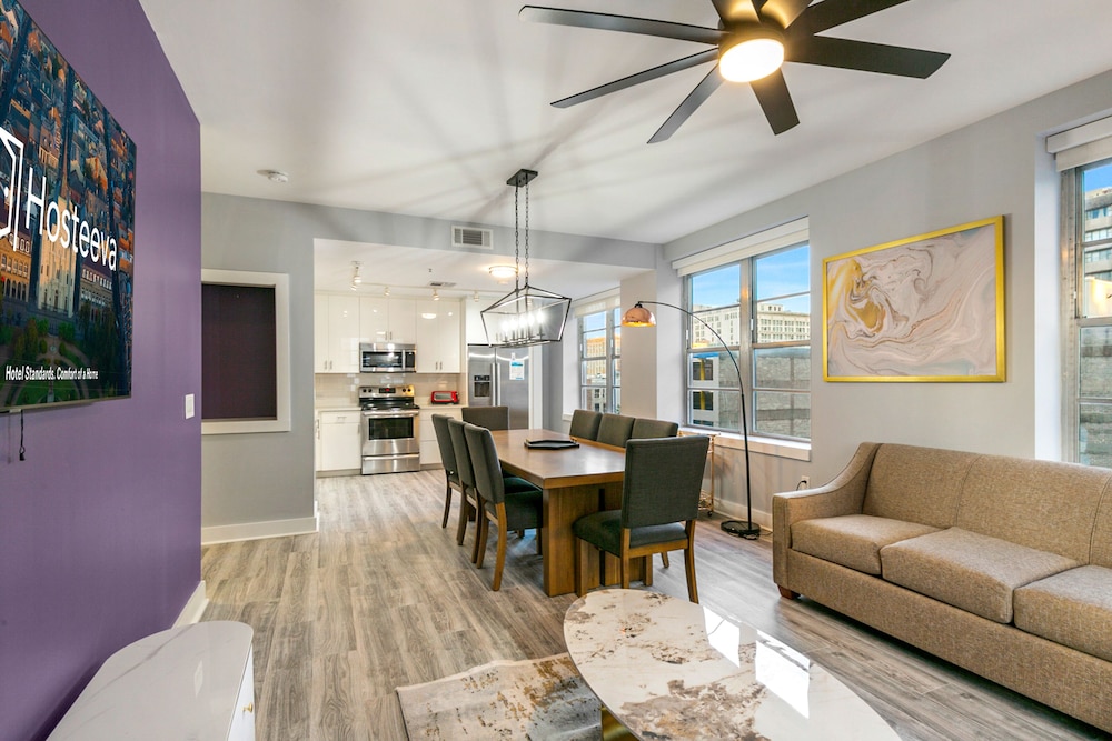 Luxury Condo, 4 Bedrooms, 2 Bathrooms