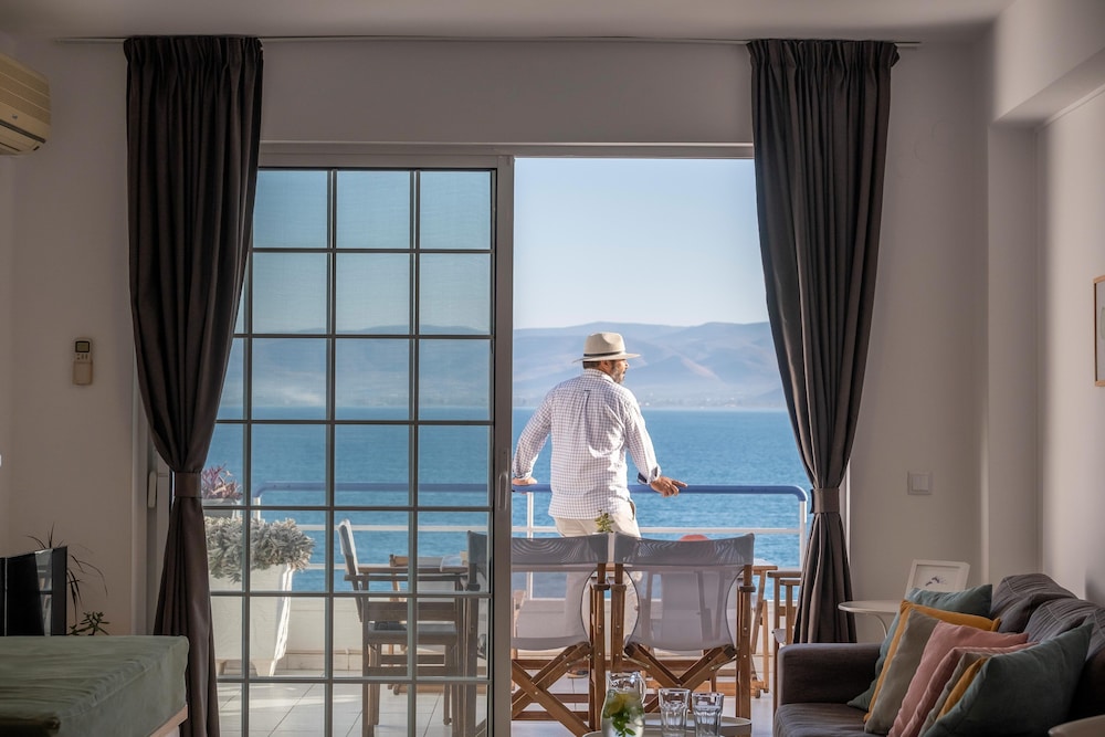 Luxury Apartment, 1 Bedroom, Sea View, Beachfront photo 2