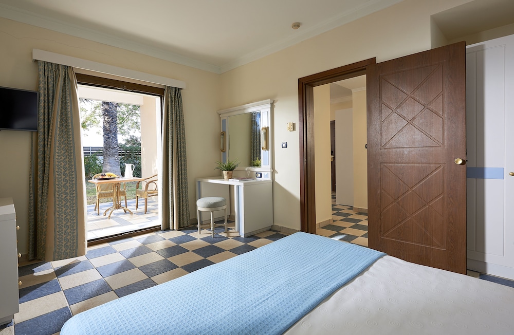 Family Apartment, Garden View - Photo 1
