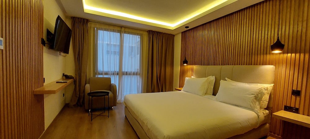 Standard Double Room - Photo 12