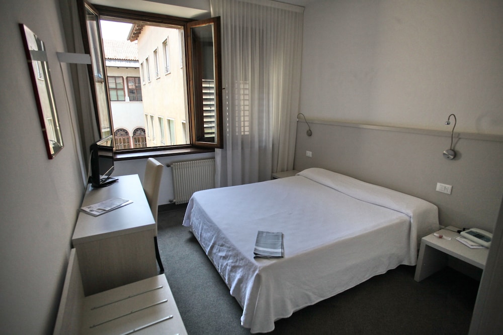 Classic Single Room, 1 Large Twin Bed