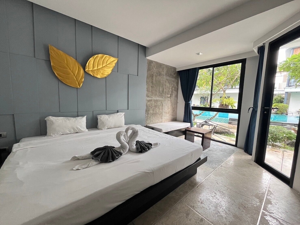 Double or Twin Room with Pool Access - Photo 4