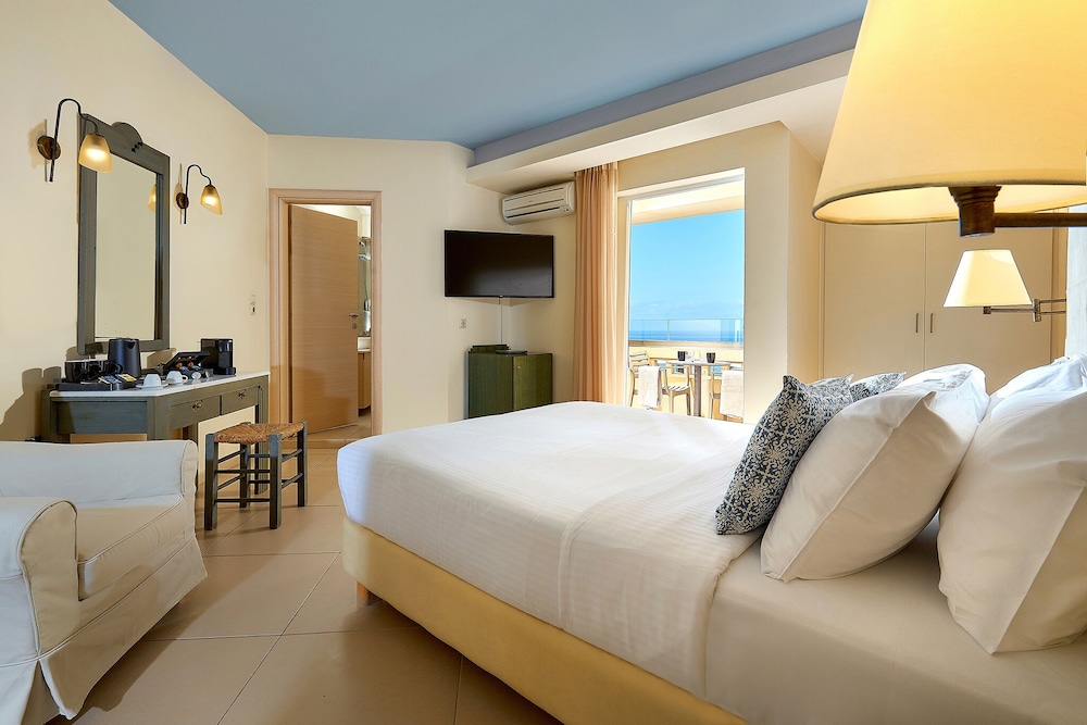 Номер с видом на море (Double Sea View Room)