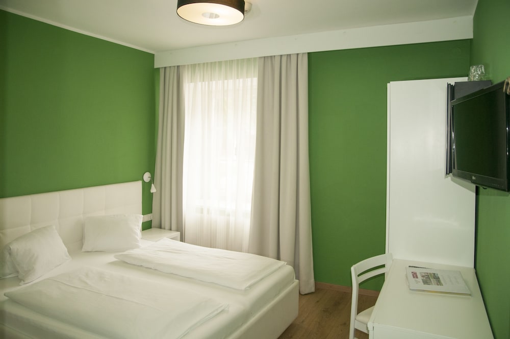 Small Double Room photo 2