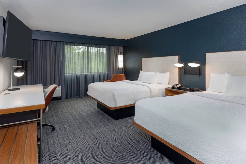 Room, 2 Queen Beds (Mobility/Hearing Accessible, Tub) photo 1