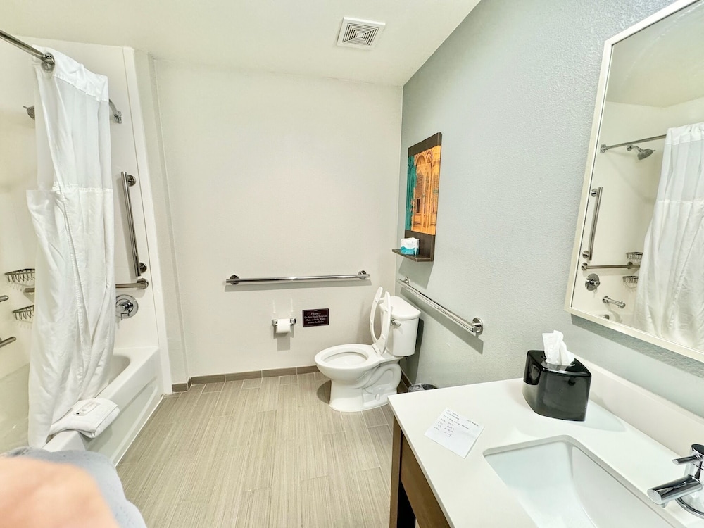 Standard Studio, 2 Queen Beds, Accessible, Kitchen - Photo 2
