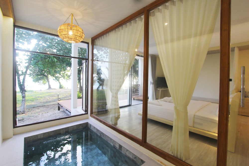 Superior Sea View with Pool