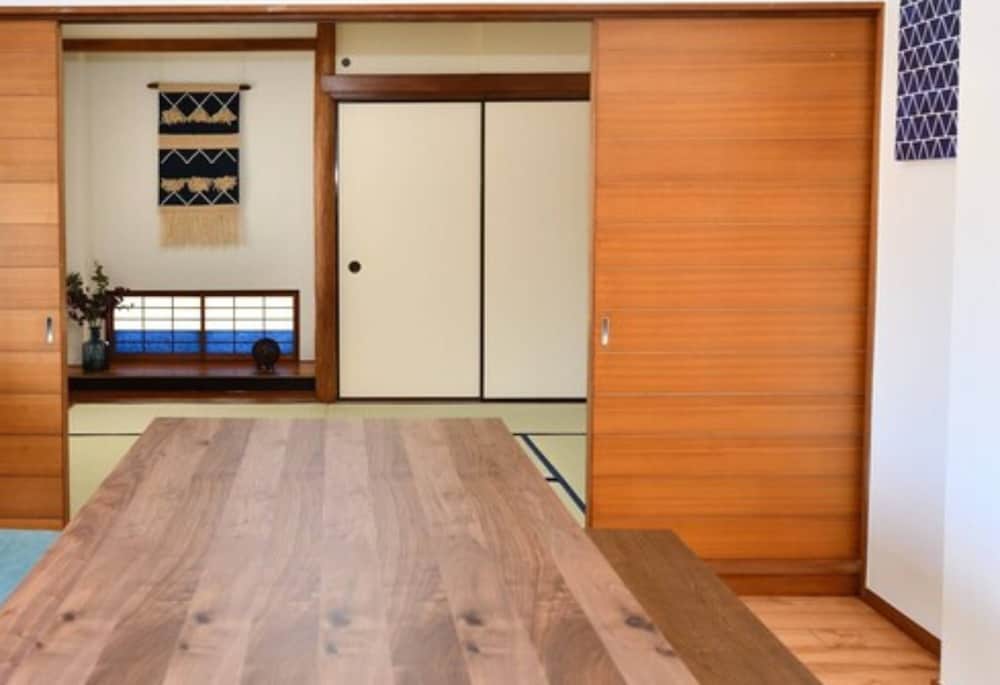 Basic House photo 2