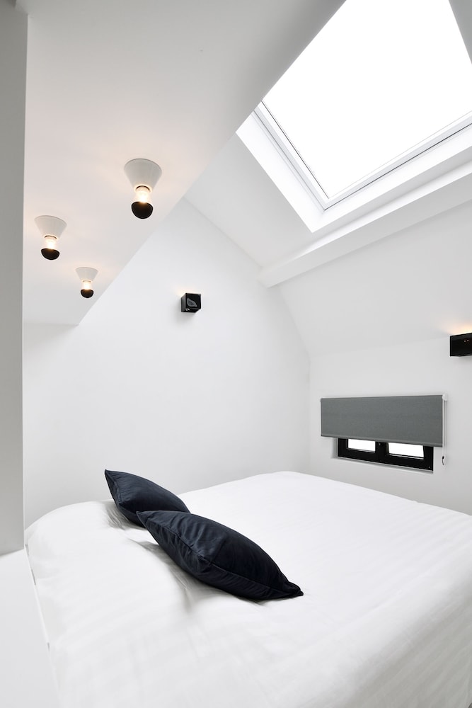 Duplex, Private Bathroom (4) - Photo 3