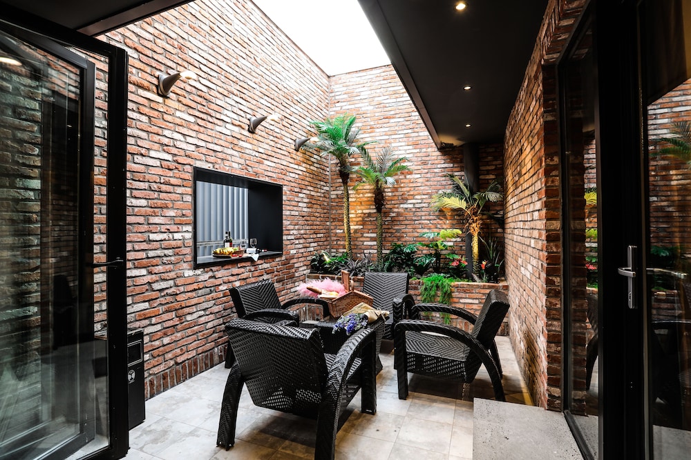 Terrace Garden Suite photo 2