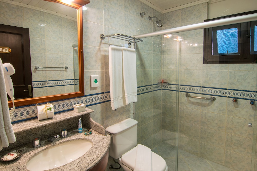 Standard Double or Twin Room thumbnail 5
