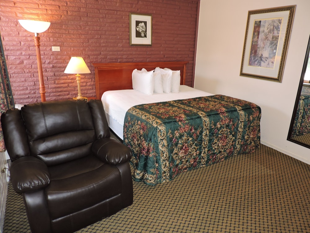 Standard Room, 1 King Bed, Ground Floor photo 2