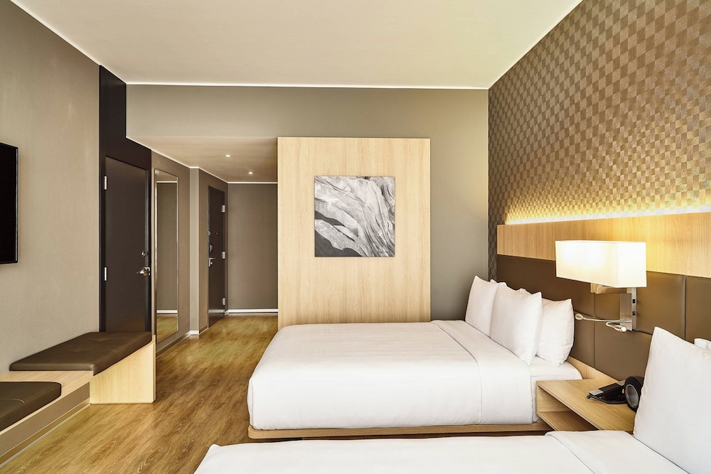 Room, 2 Double Beds - Photo 6