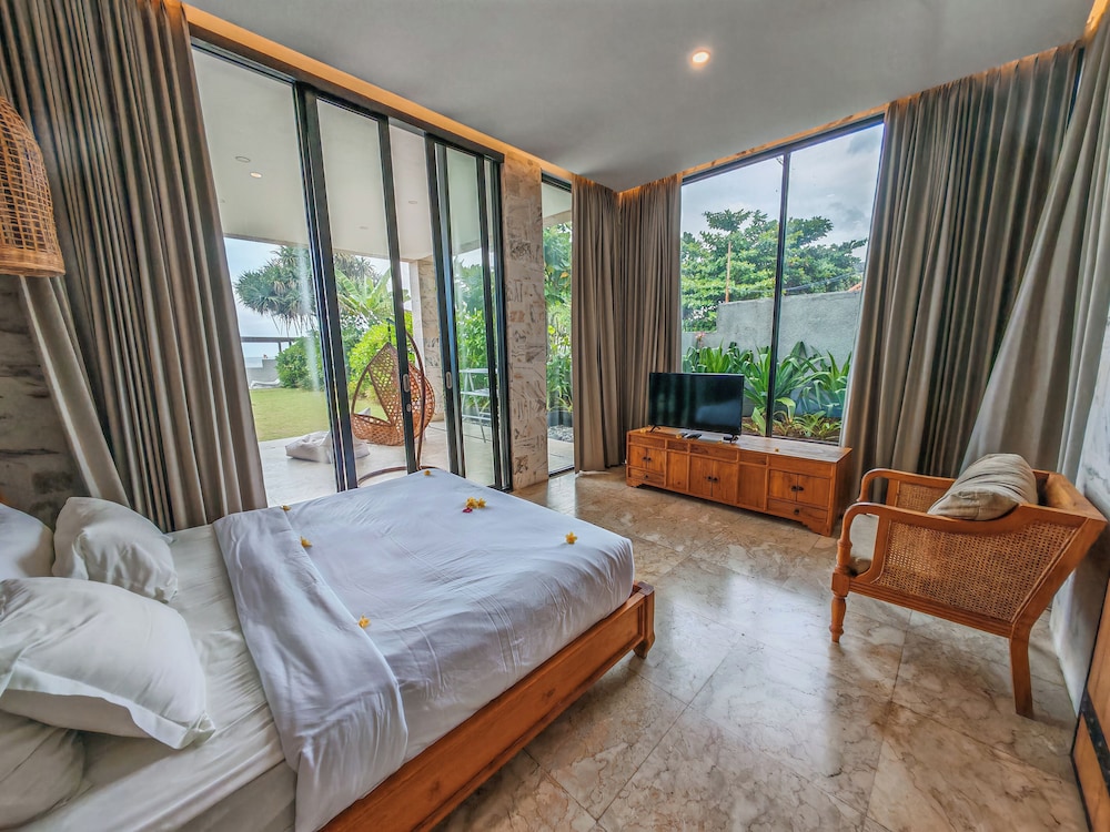 Luxury Villa, Beach View photo 2