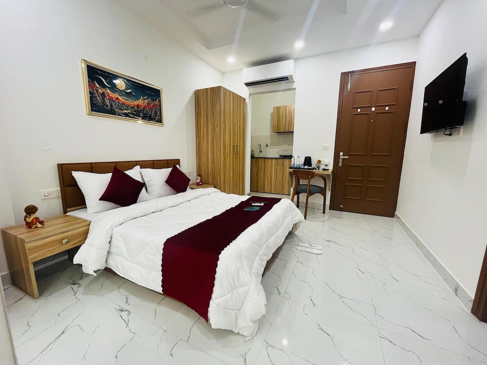 Luxury Apartment photo 2